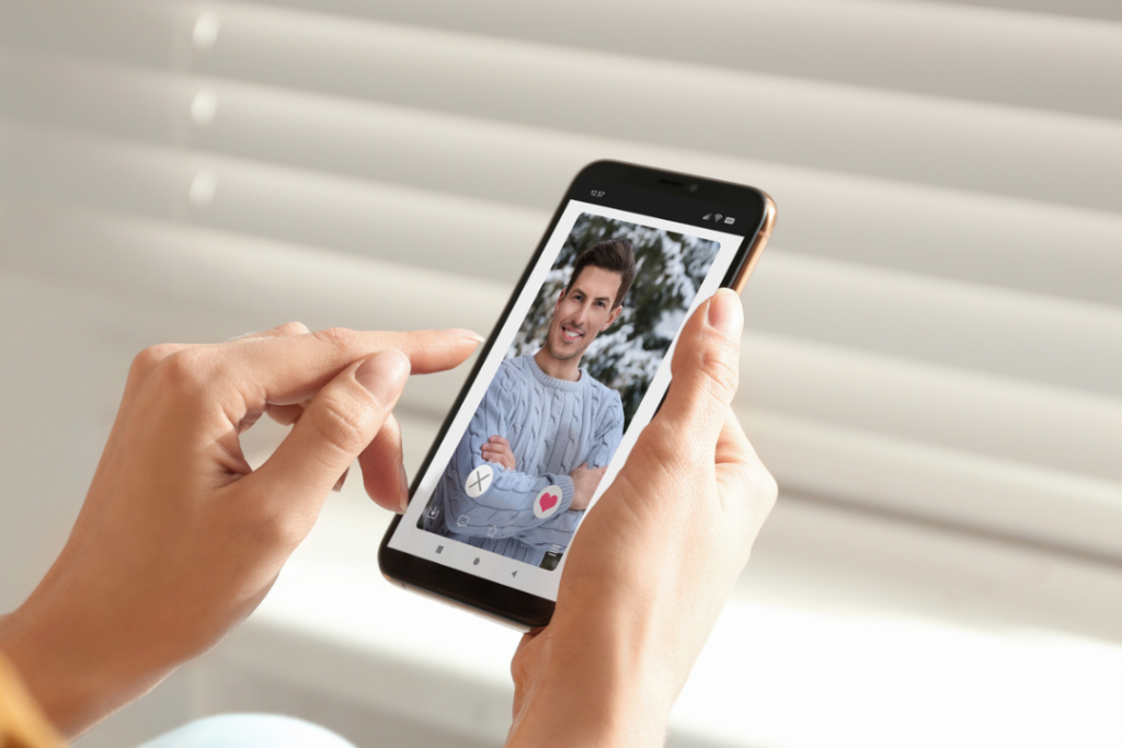 タップル　with　ペアーズ　マッチングアプリ　既婚者　ロマンス詐欺